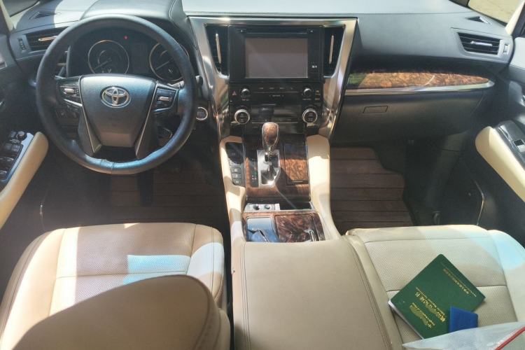 Used Toyota Alphard 2019 Dual-Engine 2.5L Luxury Edition Center Console