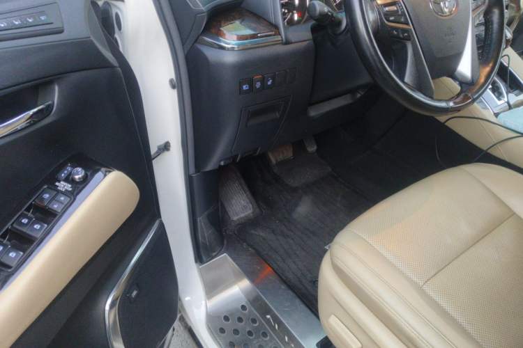 Used Toyota Alphard 2019 Dual-Engine 2.5L Luxury Edition Driver Seat