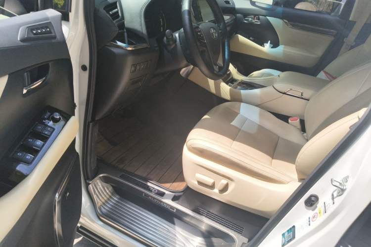 Used Toyota Alphard 2019 Dual-Engine 2.5L Luxury Edition Driver Seat