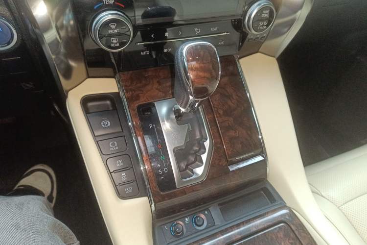 Used Toyota Alphard 2019 Dual-Engine 2.5L Luxury Edition Gear Lever