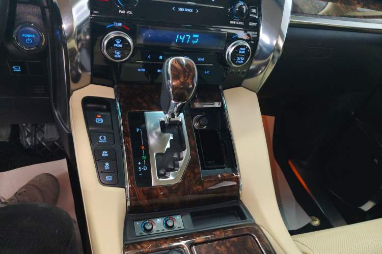 Used Toyota Alphard 2019 Dual-Engine 2.5L Luxury Edition Gear Lever