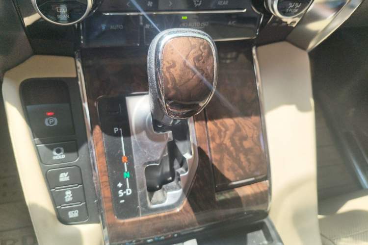 Used Toyota Alphard 2019 Dual-Engine 2.5L Luxury Edition Gear Lever