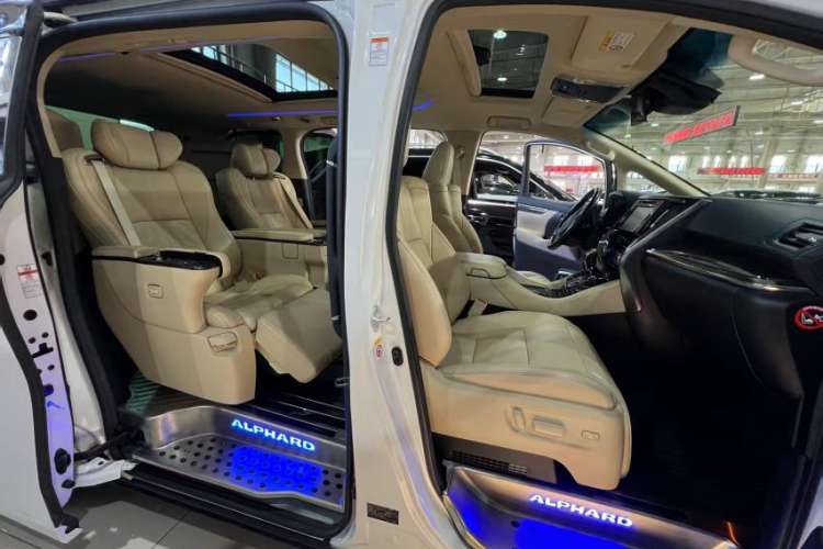 Used Toyota Alphard 2019 Dual-Engine 2.5L Prestige Edition Interior 10