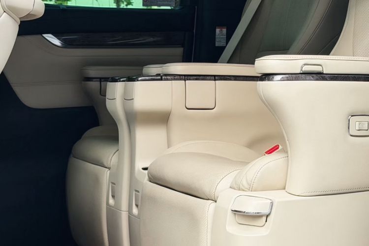 Used Toyota Alphard 2019 Dual-Engine 2.5L Prestige Edition Interior 3