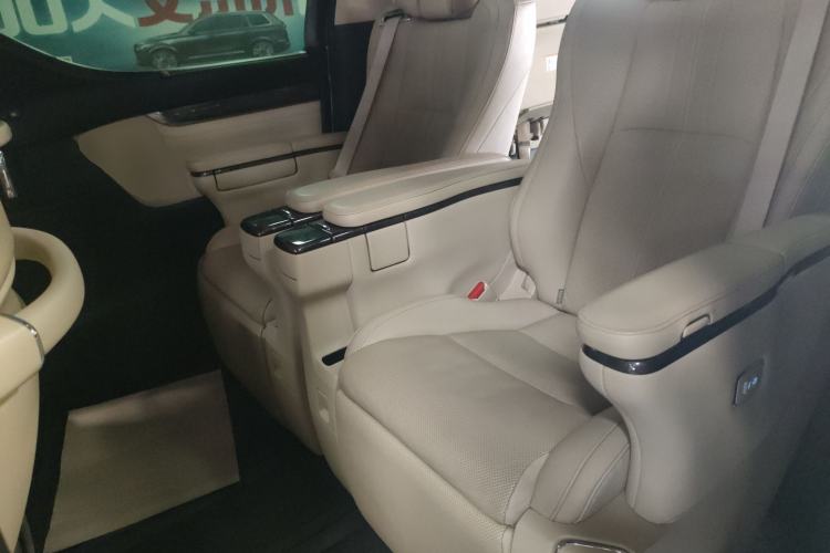 Used Toyota Alphard 2019 Dual-Engine 2.5L Prestige Edition Interior 4