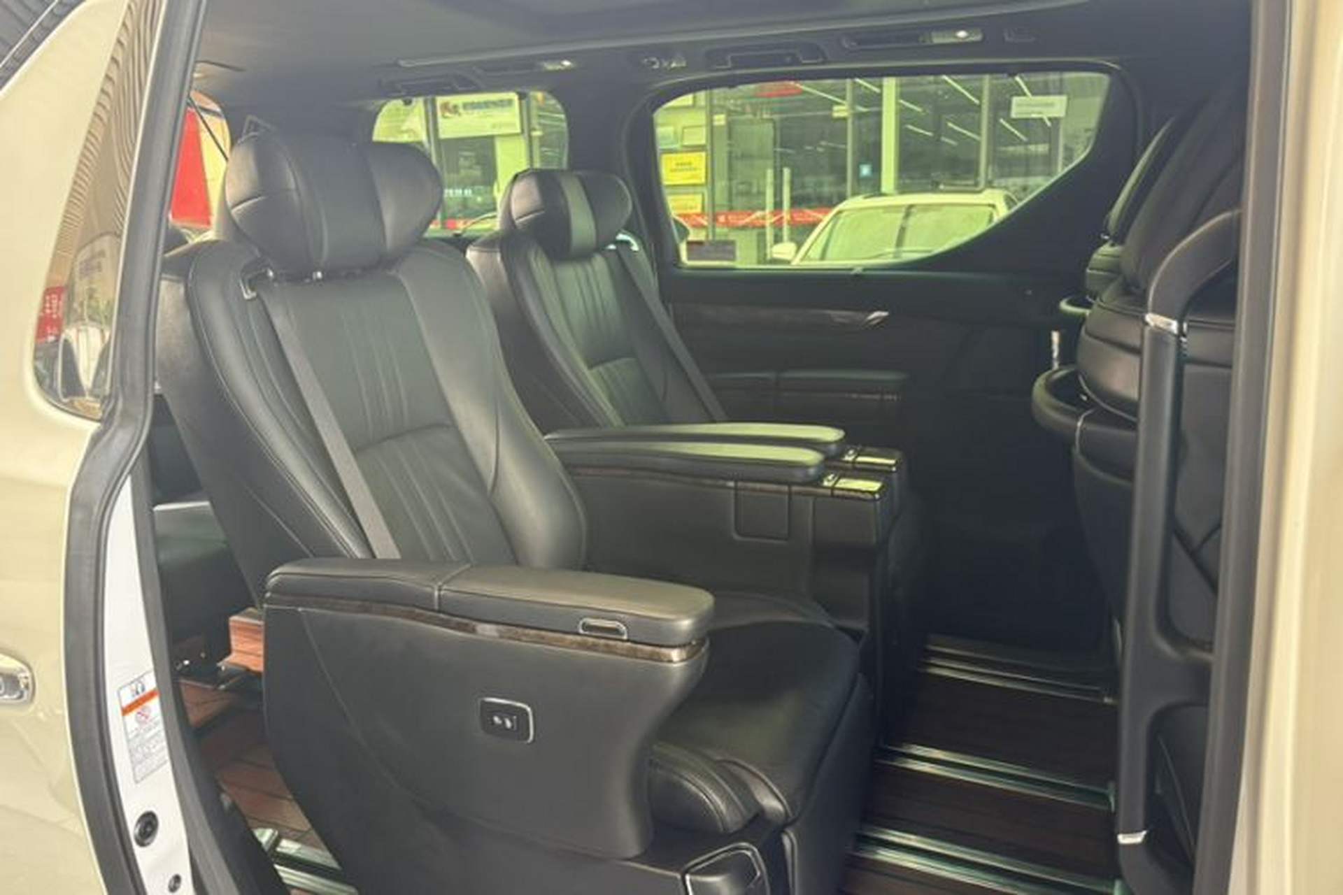 Used Toyota Alphard 2019 Dual-Engine 2.5L Prestige Edition Interior 4