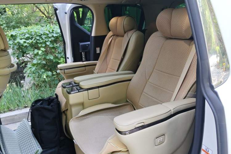 Used Toyota Alphard 2019 Dual-Engine 2.5L Prestige Edition Left Rear Seat