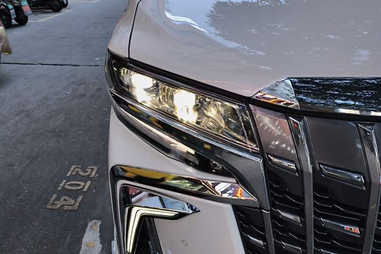 Used Toyota Alphard 2019 Dual-Engine 2.5L Prestige Edition Right Front Headlight