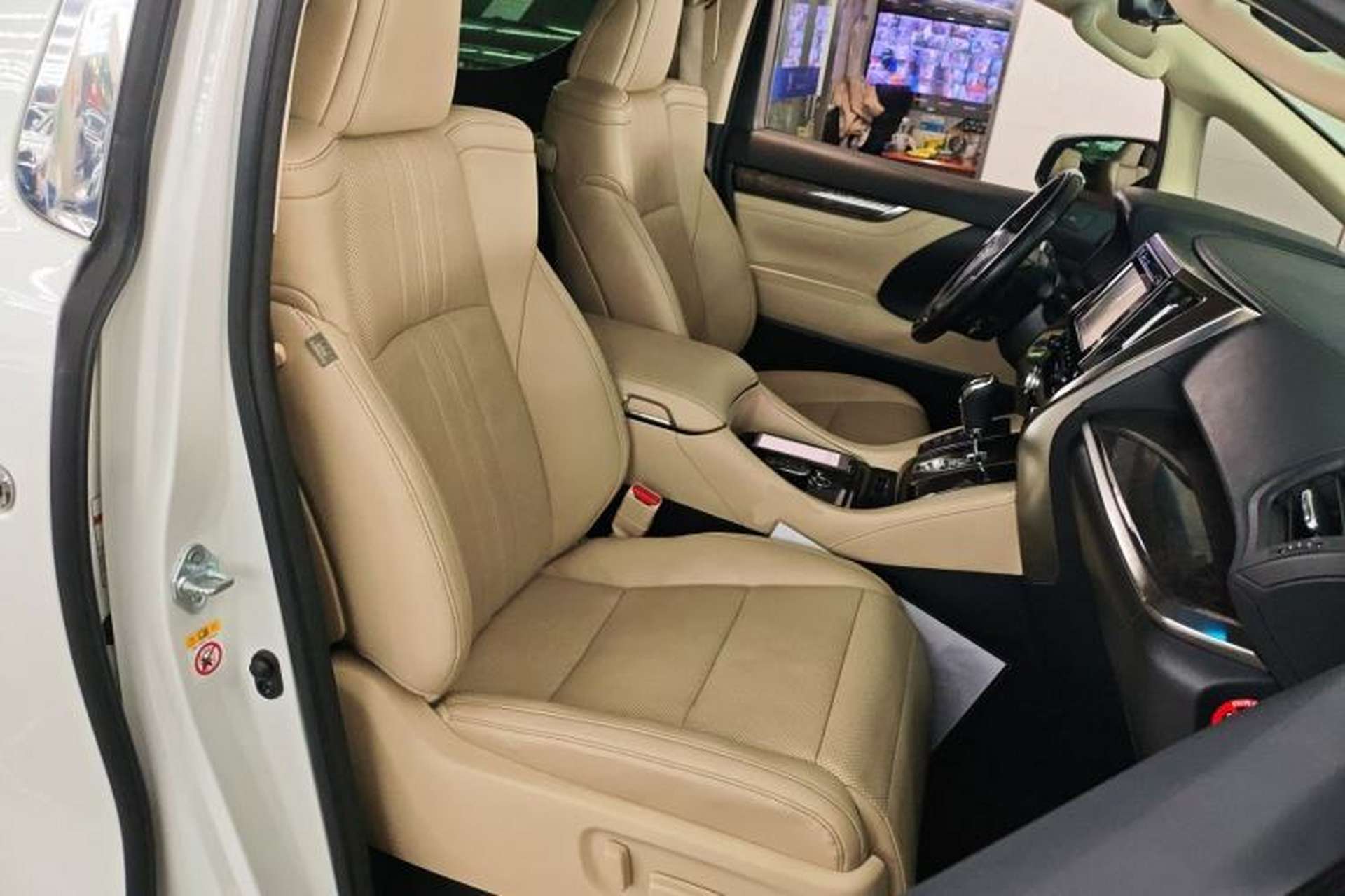 Used Toyota Alphard 2019 Dual-Engine 2.5L Prestige Edition Right Front Seat
