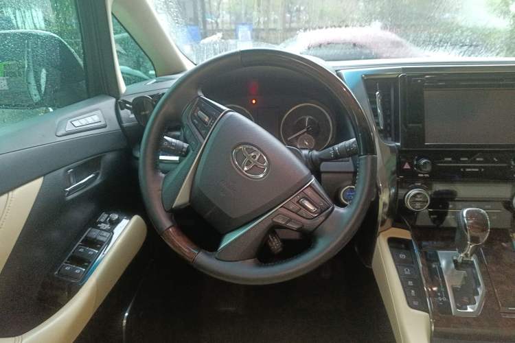 Used Toyota Alphard 2019 Dual-Engine 2.5L Luxury Edition Steering Wheel