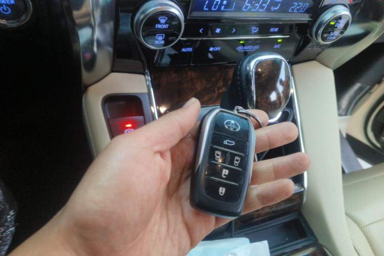 Used Toyota Alphard 2019 Dual-Engine 2.5L Luxury Edition Vehicle Key