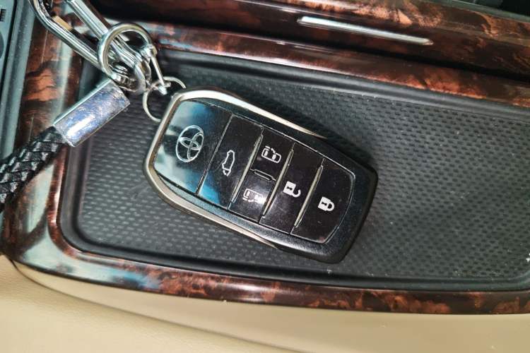 Used Toyota Alphard 2019 Dual-Engine 2.5L Luxury Edition Vehicle Key