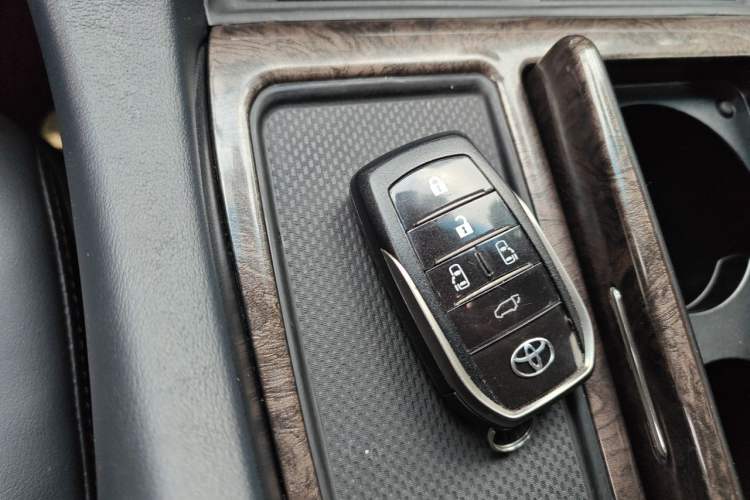 Used Toyota Alphard 2019 Dual-Engine 2.5L Prestige Edition Vehicle Key
