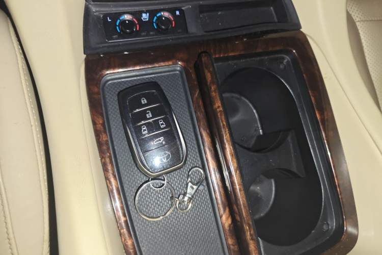 Used Toyota Alphard 2019 Dual-Engine 2.5L Luxury Edition Vehicle Key