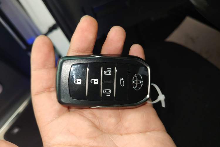 Used Toyota Alphard 2019 Dual-Engine 2.5L Luxury Edition Vehicle Key