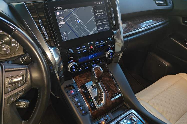 Used Toyota Alphard 2020 Dual-Engine 2.5L Luxury Edition Audio And AC Panel