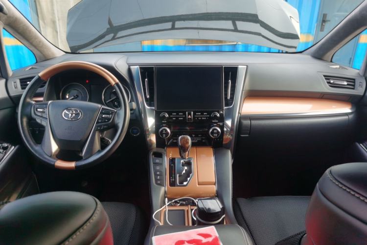 Used Toyota Alphard 2020 Dual-Engine 2.5L Luxury Edition Center Console
