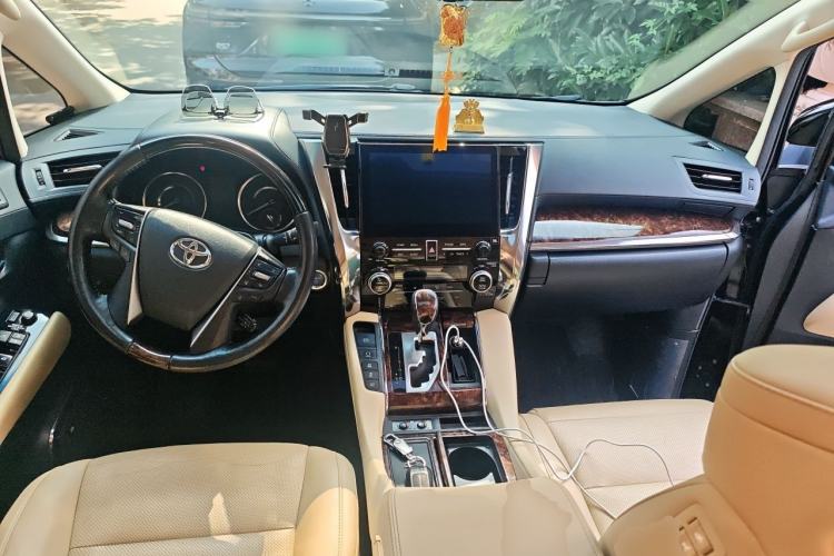 Used Toyota Alphard 2020 Dual-Engine 2.5L Luxury Edition Center Console