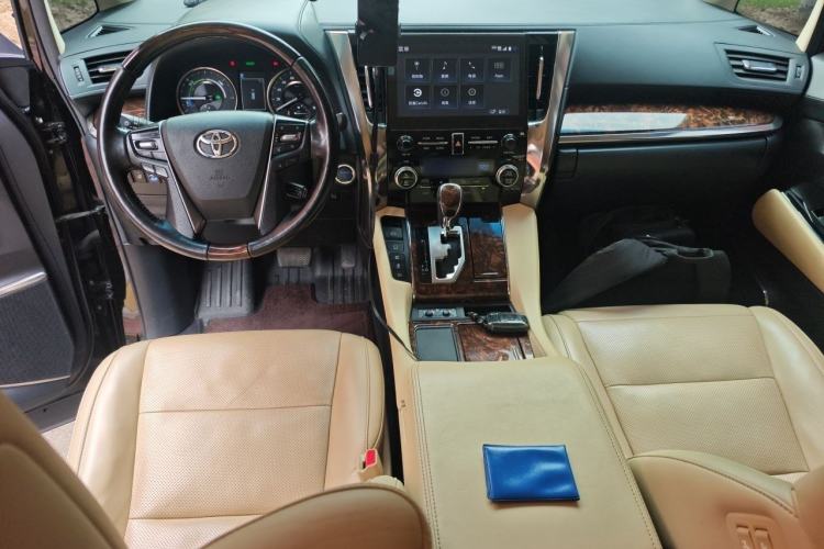 Used Toyota Alphard 2020 Dual-Engine 2.5L Luxury Edition Center Console