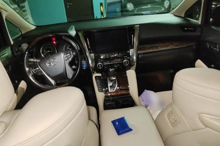 Used Toyota Alphard 2020 Dual-Engine 2.5L Luxury Edition Center Console