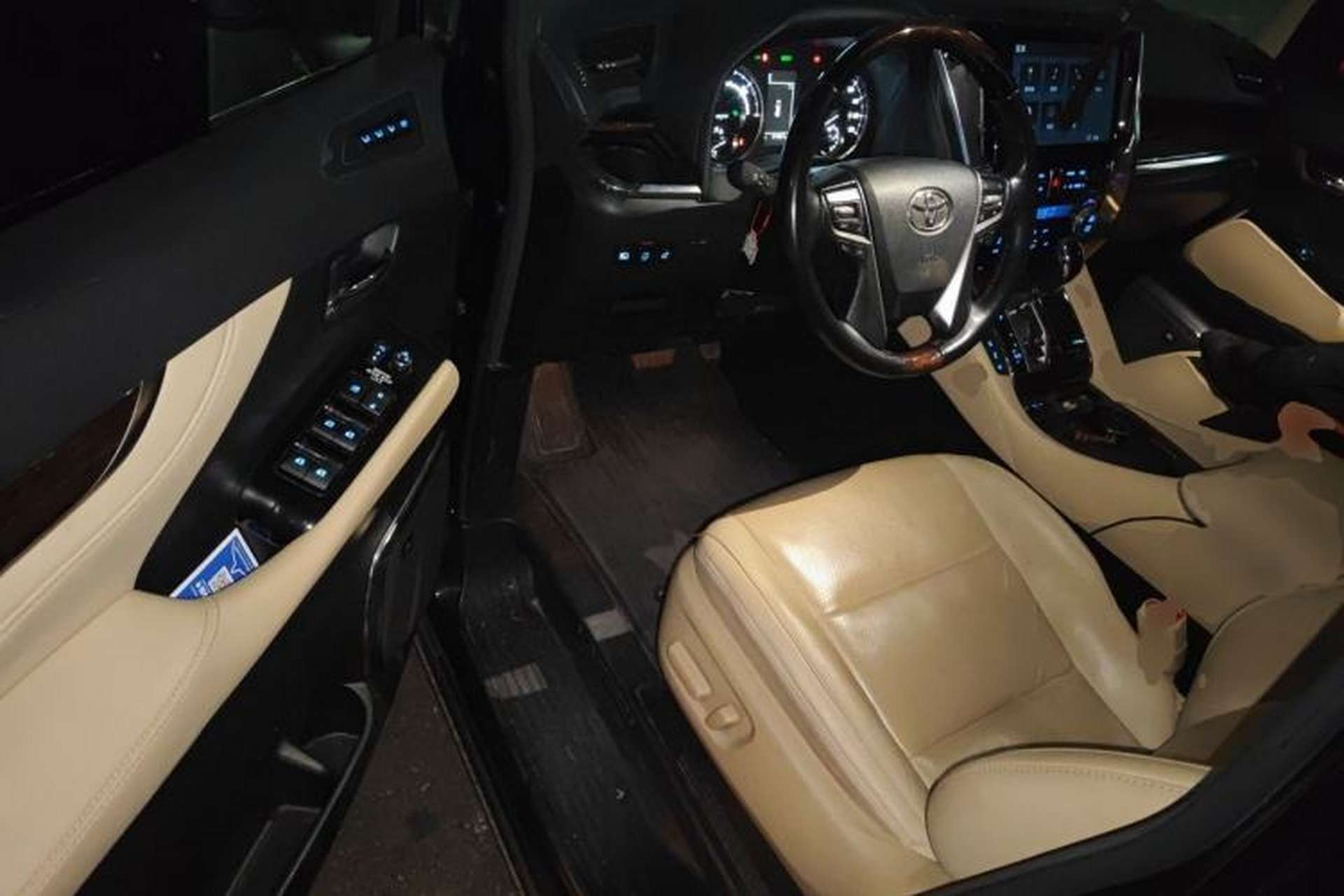 Used Toyota Alphard 2020 Dual-Engine 2.5L Luxury Edition Driver Seat