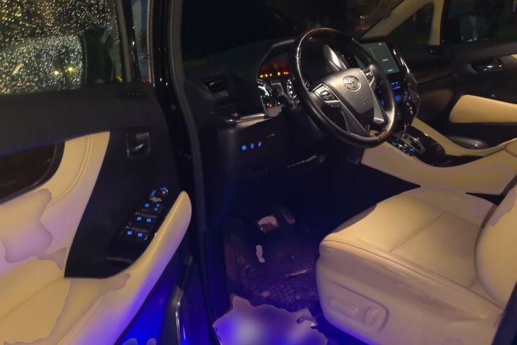 Used Toyota Alphard  Driver Seat