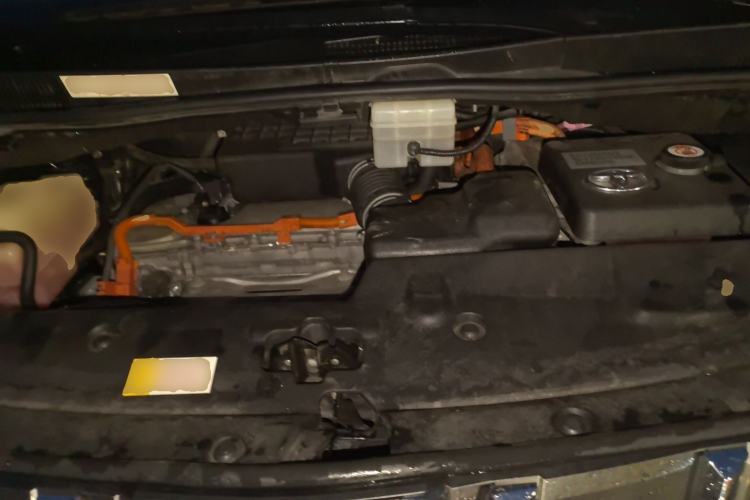 Used Toyota Alphard  Engine Bay