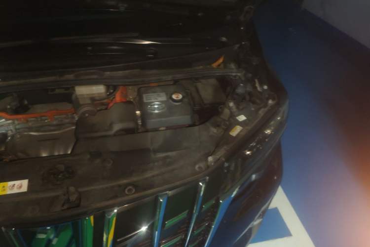 Used Toyota Alphard 2020 Dual-Engine 2.5L Prestige Edition Engine Bay Left