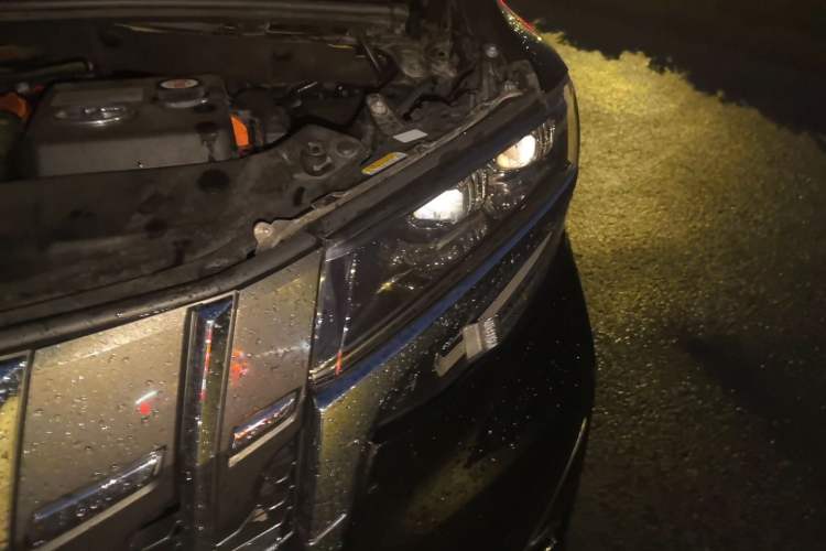 Used Toyota Alphard  Engine Bay Left