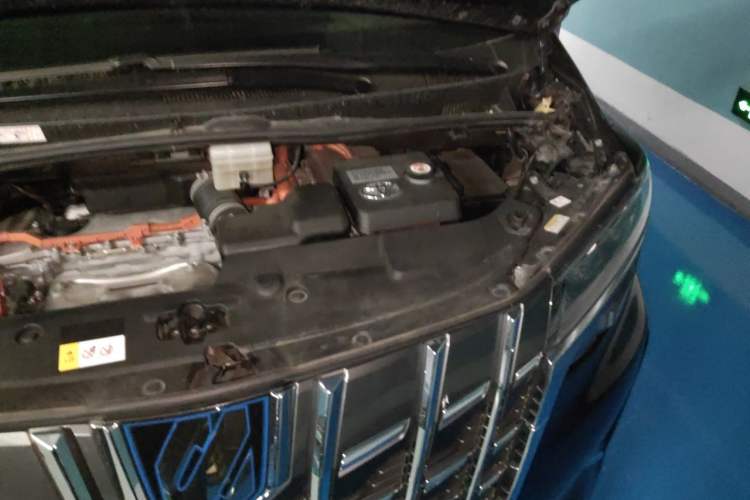 Used Toyota Alphard 2020 Dual-Engine 2.5L Luxury Edition Engine Bay Left