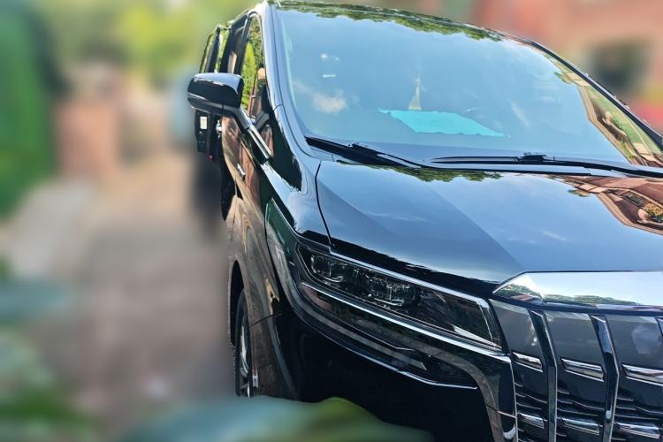 Used Toyota Alphard 2020 Dual-Engine 2.5L Luxury Edition Front Right 45 Deg