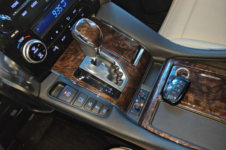 Used Toyota Alphard 2020 Dual-Engine 2.5L Luxury Edition Gear Lever