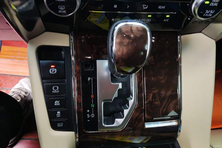 Used Toyota Alphard 2020 Dual-Engine 2.5L Luxury Edition Gear Lever