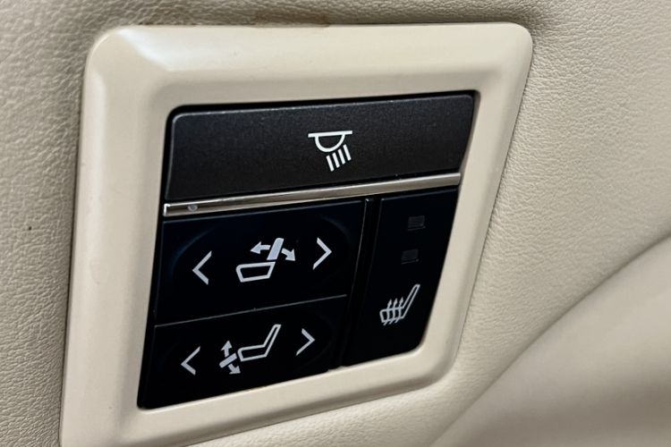 Used Toyota Alphard 2020 Dual-Engine 2.5L Luxury Edition Interior 1