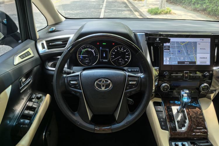 Used Toyota Alphard 2020 Dual-Engine 2.5L Luxury Edition Interior 10