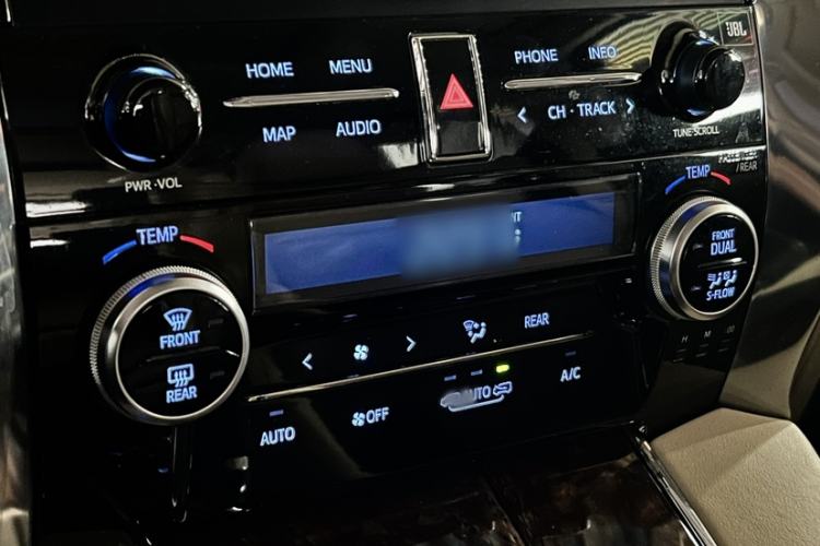 Used Toyota Alphard 2020 Dual-Engine 2.5L Luxury Edition Interior 10