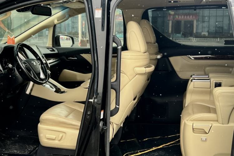 Used Toyota Alphard 2020 Dual-Engine 2.5L Luxury Edition Interior 12
