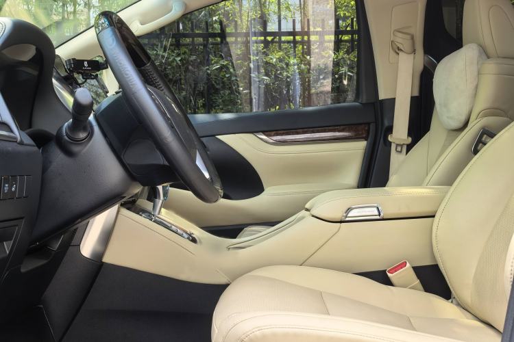 Used Toyota Alphard 2020 Dual-Engine 2.5L Luxury Edition Interior 2
