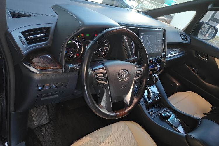 Used Toyota Alphard 2020 Dual-Engine 2.5L Luxury Edition Interior 2