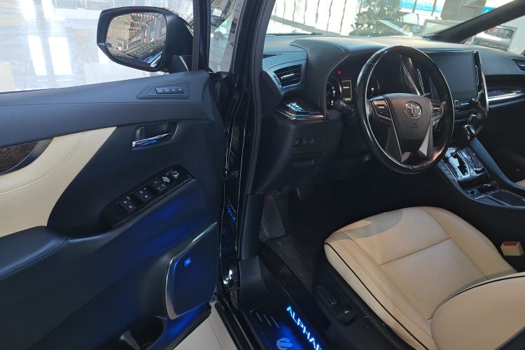Used Toyota Alphard 2020 Dual-Engine 2.5L Luxury Edition Interior 3