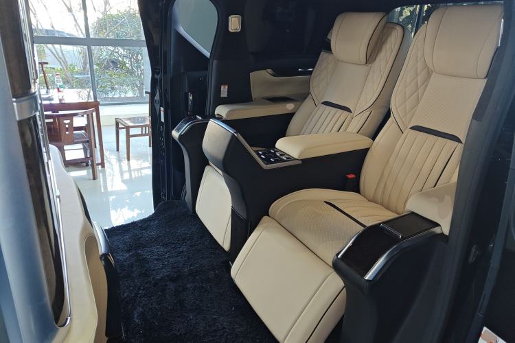 Used Toyota Alphard 2020 Dual-Engine 2.5L Luxury Edition Interior 4