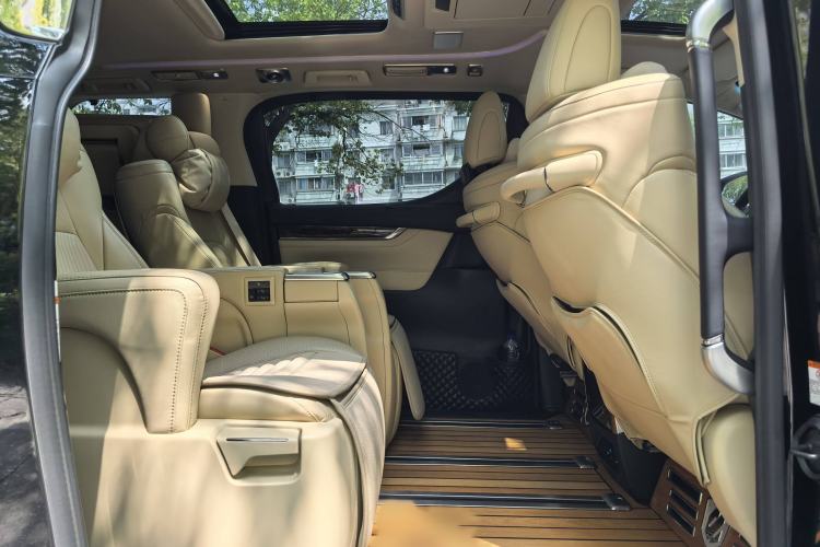 Used Toyota Alphard 2020 Dual-Engine 2.5L Luxury Edition Interior 5