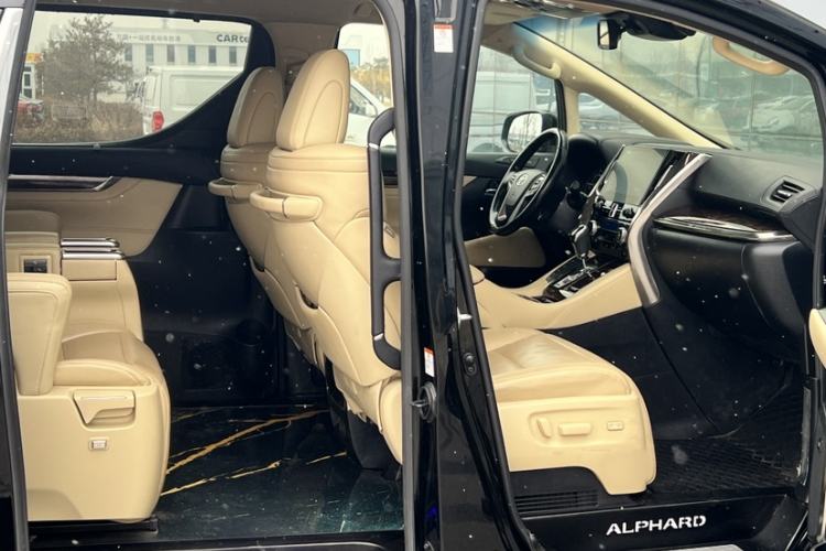 Used Toyota Alphard 2020 Dual-Engine 2.5L Luxury Edition Interior 5
