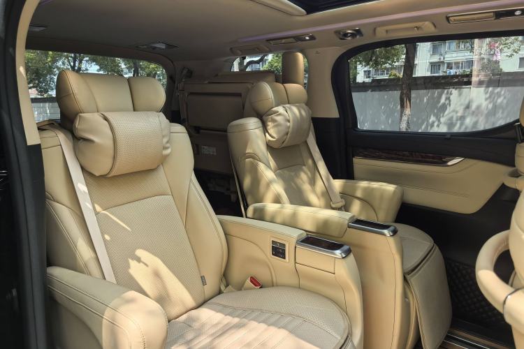 Used Toyota Alphard 2020 Dual-Engine 2.5L Luxury Edition Interior 6