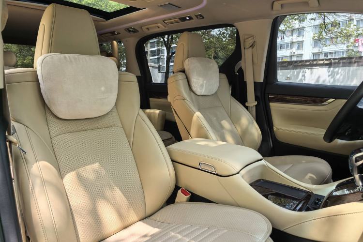 Used Toyota Alphard 2020 Dual-Engine 2.5L Luxury Edition Interior 7
