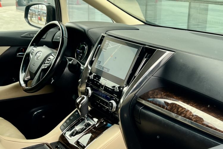 Used Toyota Alphard 2020 Dual-Engine 2.5L Luxury Edition Interior 7