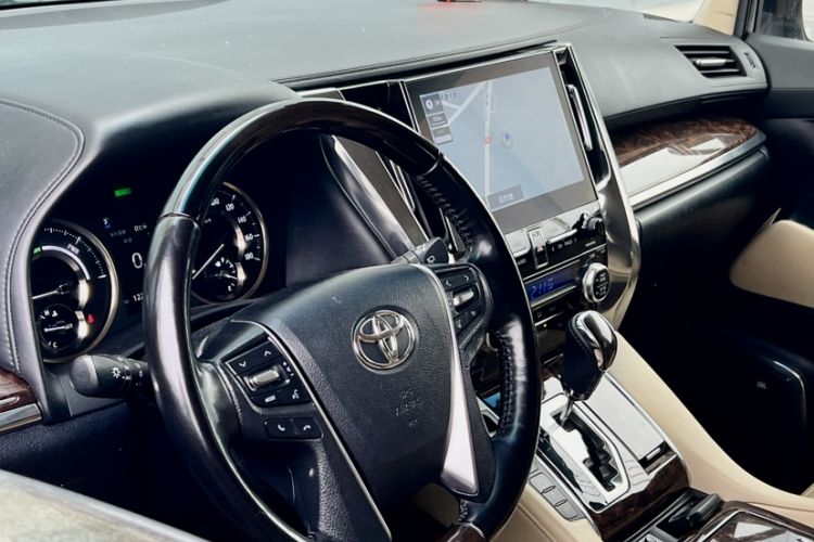 Used Toyota Alphard 2020 Dual-Engine 2.5L Luxury Edition Interior 8