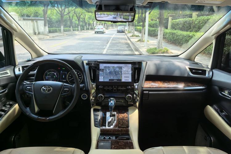 Used Toyota Alphard 2020 Dual-Engine 2.5L Luxury Edition Interior 9