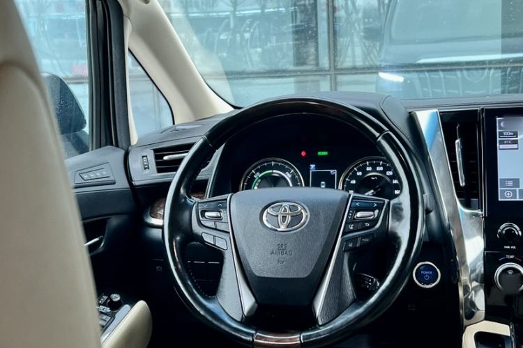 Used Toyota Alphard 2020 Dual-Engine 2.5L Luxury Edition Interior 9