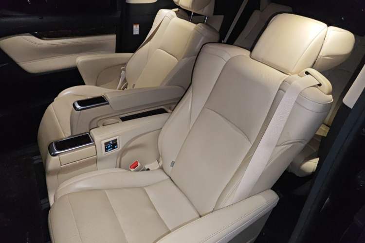 Used Toyota Alphard 2020 Dual-Engine 2.5L Luxury Edition Left Rear Seat